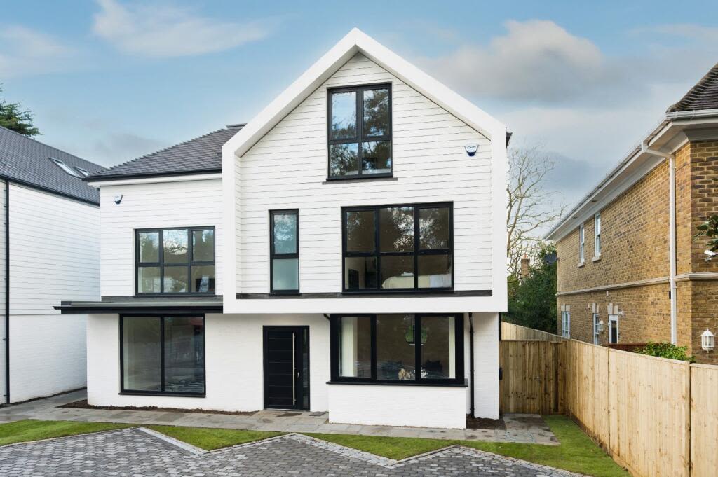 Property prices still growing in most Australian suburbs despite rate fears